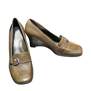 Michelle D Leather Loafer Professional Wedge Heel Olive Green Sz 8